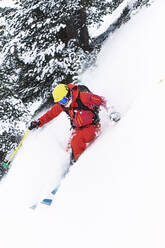 Skifahrer beim Skifahren, Kühtai, Österreich - CUF54400