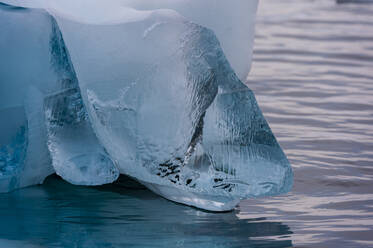 Details des Eisbergs, Skontorp Cove, Paradise Bay, Antarktis - ISF23489