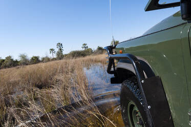 Geländewagen, Abu Camp, Okavango-Delta, Botswana - ISF23540