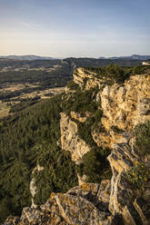 Frankreich, Côte d'Azur, Cassis, Sonnenuntergang am Cap Canaille - MSUF00127