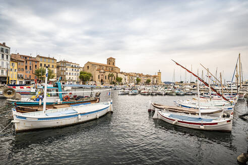 Frace, Côte d'Azur, La Ciotat, Hafen mit kleinen Fischerbooten - MSUF00134