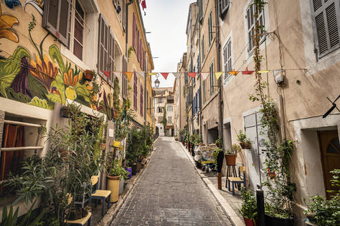 Frace, Cote d’Azur, Marseille, lanes in Le Panier - MSUF00137