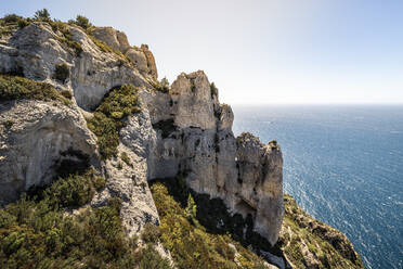 Frankreich, Côte d'Azur, Cassis, Sonnenuntergang am Cap Canaille - MSUF00144