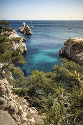 France, Cote d'Azur, Calanques National Park, Chalk cliffs and bays - MSUF00149