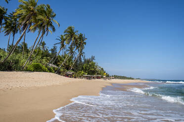 Sri Lanka, Südprovinz, Tangalle, Tropischer Strand - EGBF00534