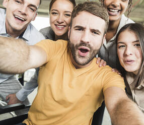 Group portrait of cheerful business people in office - UUF19909