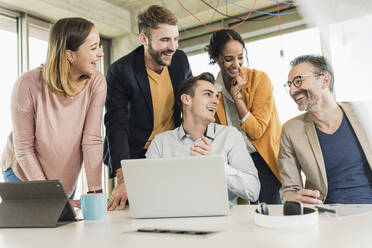 Happy business people having a meeting in office - UUF19917