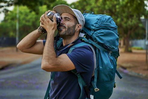 Portrait of backpacker taking a photo - VEGF01269