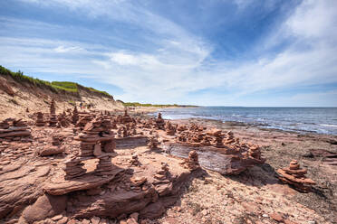 Canada, Prince Edward Island, Sandstone cairns on Cavendish Beach - ELF02090