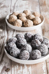 Vegan protein balls with millet, coconut, cocoa and nuts - EVGF03592