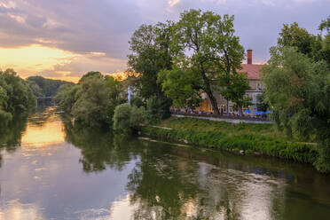 Germany, Bavaria, Regensburg, Danube river and edge of Stadtamhof borough at dusk - SIEF09376