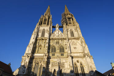 Germany, Bavaria, Regensburg, Low angle view of Regensburg Cathedral - SIEF09381