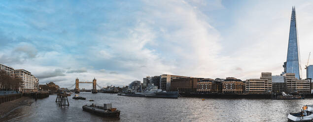 UK, England, London, Panorama der Themse und der umliegenden Gebäude der Stadt - MPPF00431