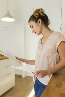 Female teenager looking at documents - JPTF00411