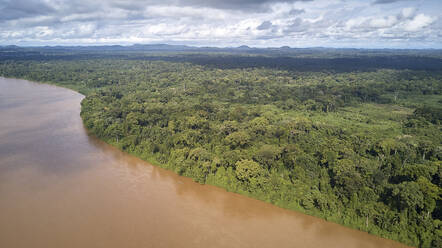 Kamerun, Luftaufnahme des Sanaga-Flusses in der Landschaft - VEGF01398