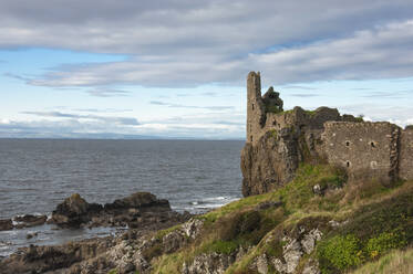 Das Dunure Castle aus dem 13. Jahrhundert, erbaut vom Clan Kennedy, Carrick Coast, Ayrshire, Schottland, Vereinigtes Königreich, Europa - RHPLF13392