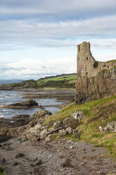 Das Dunure Castle aus dem 13. Jahrhundert, erbaut vom Clan Kennedy, Carrick Coast, Ayrshire, Schottland, Vereinigtes Königreich, Europa - RHPLF13393