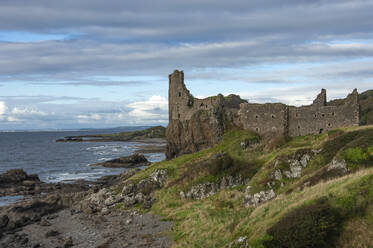 Das Dunure Castle aus dem 13. Jahrhundert, erbaut vom Clan Kennedy, Carrick Coast, Ayrshire, Schottland, Vereinigtes Königreich, Europa - RHPLF13394