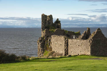 Das Dunure Castle aus dem 13. Jahrhundert, erbaut vom Clan Kennedy, Carrick Coast, Ayrshire, Schottland, Vereinigtes Königreich, Europa - RHPLF13395