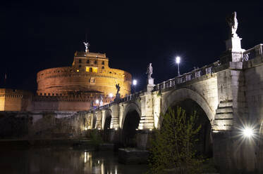 Das Mausoleum des Hadrian (Burg Sant'Angelo) bei Nacht, UNESCO-Weltkulturerbe, Rom, Latium, Italien, Europa - RHPLF13415