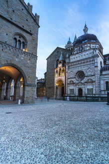 Colleoni-Kapelle und Basilika Santa Maria Maggiore, Piazza del Duomo, Citta Alta (Oberstadt), Bergamo, Lombardei, Italien, Europa - RHPLF13449