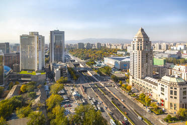 Blick von oben auf die Stadt in der Nähe des Pekinger Zoos, Peking, Volksrepublik China, Asien - RHPLF13520