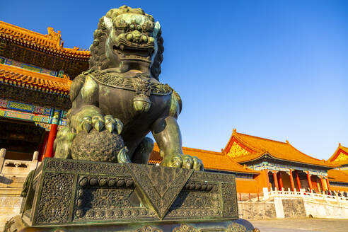 Drachenskulptur in der Verbotenen Stadt bei Sonnenuntergang, UNESCO-Weltkulturerbe, Xicheng, Peking, Volksrepublik China, Asien - RHPLF13523