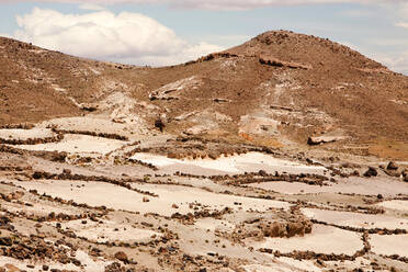 Feldterrassen oberhalb eines Berberdorfes im Anti-Atlas-Gebirge in Marokko, Nordafrika. In den letzten Jahren sind die Niederschlagsmengen infolge des Klimawandels um etwa 75 % zurückgegangen. Dies hat - CAVF72928