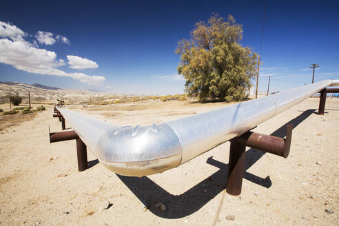 Das Midway Sunset-Ölfeld in Taft, Bakersfield, Kalifornien, USA: Nach einer beispiellosen vierjährigen Dürre ist Bakersfield jetzt die trockenste Stadt der USA, was auf den Klimawandel zurückzuführen ist. - CAVF72958