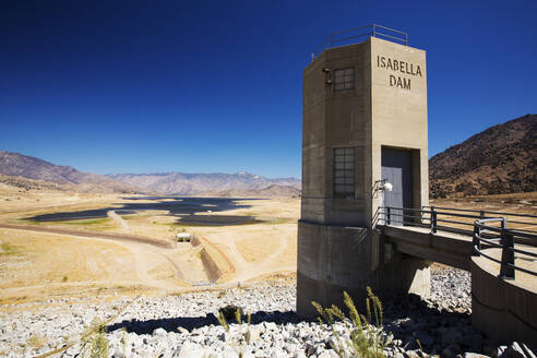 Der Isabella-See in der Nähe von Bakersfield im Osten des kalifornischen Zentraltals hat nach der vierjährigen verheerenden Dürre nur noch ein Fassungsvermögen von weniger als 13 %. Der Stausee ist so tief gesunken, dass die W - CAVF72964
