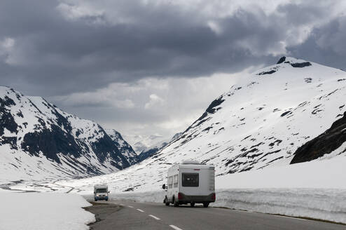 Wohnmobile auf der Trollstigen Straße, Norwegen - ISF23624