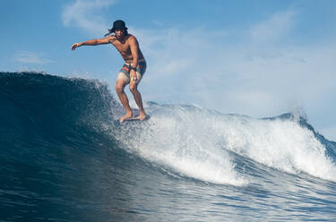 Surfen zum Sonnenaufgang in Costa Rica - CAVF73371