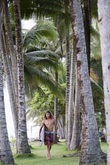 Surfen zum Sonnenaufgang in Costa Rica - CAVF73393