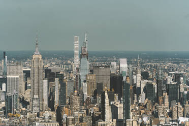 USA, New York, New York City, Luftaufnahme der Skyline von Manhattan - DAMF00256