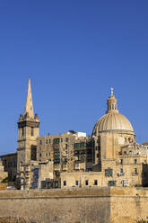Malta, Valletta, Turm der St. Paul Pro-Kathedrale und Kuppel der Kirche Our Lady of Mount Carmel - ABOF00488