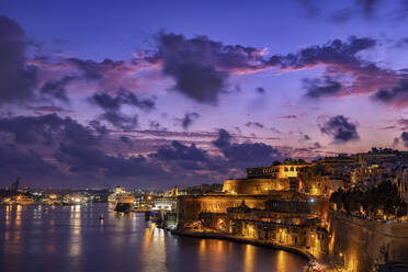 Malta, Valletta, Illumminated city and Grand Harbour at dusk - ABOF00497