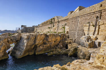 Malta, Valletta, Festungsmauer von Fort Saint Elmo - ABOF00514