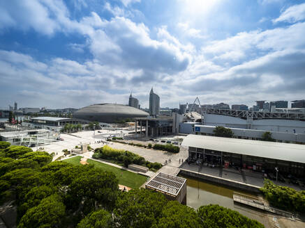 Portugal, Lissabon, Wolken über dem Parque das Nacoes - AMF07753