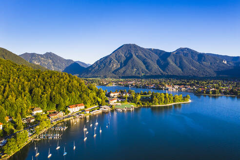 Germany, Bavaria, Rottach-Egern, Aerial view of clear sky over lakeshore town - SIEF09390