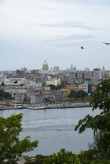 Kuba, Havanna, Alt-Havanna von Habana del Este aus gesehen - ABAF02267