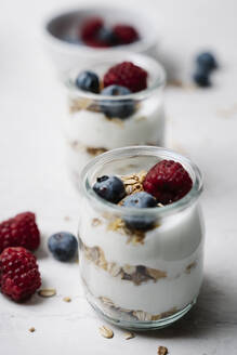 Small jars of granola with yogurt, blueberries and raspberries - JMHMF00038