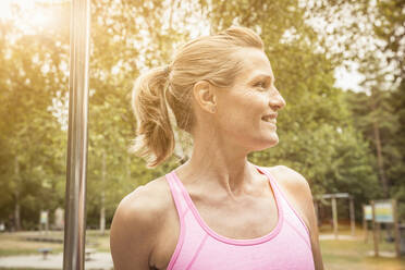 Portrait of mature woman during workout - SDAHF00046