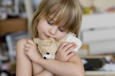 Portrait of little girl with cuddly toy - PSIF00365