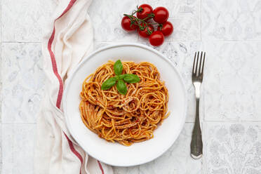 Plate of spaghetti with tomato sauce, Parmesan cheese and basil - LVF08531