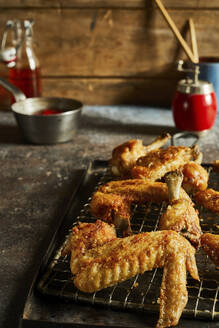 Close-up of grilled chicken wings - DREF00032