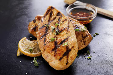 Grilled chicken breasts - DREF00033