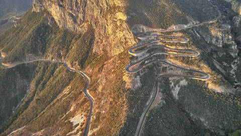 Luftaufnahme der kurvenreichen Straße, Serra de Leba, Angola, lizenzfreies Stockfoto