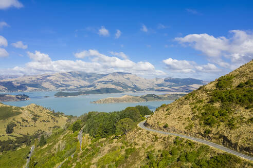 Neuseeland, Governors Bay, Blick auf die Dyers Pass Road und das Thomson Scenic Reserve - FOF11472