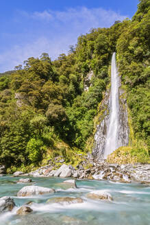 Neuseeland, Blick auf die Thunder Creek Falls im Mount Aspiring National Park - FOF11475