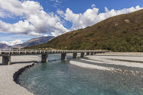 Neuseeland, Bealey-Brücke über den Waimakariri-Fluss, lizenzfreies Stockfoto